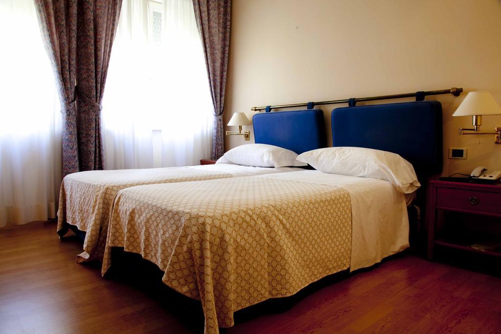 Hotel Jolly Castrovillari Værelse billede
